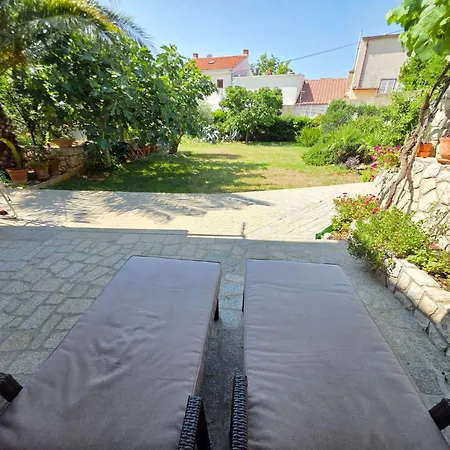 Studio-apartment Mit Terrasse By Interhome Appartement