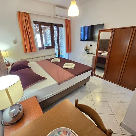 Appartement Studio-apartment Mit Terrasse By Interhome *