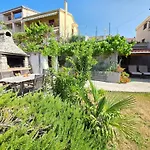 Studio-apartment Mit Terrasse By Interhome